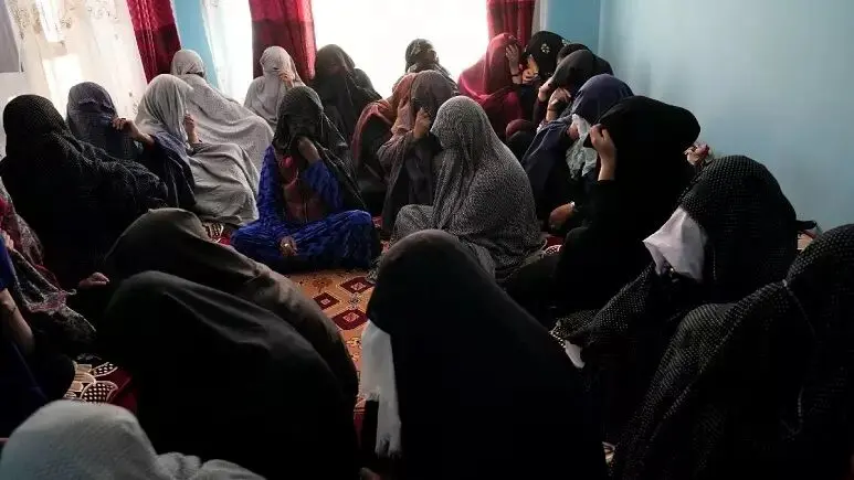 شلاق طالبان بر سر و صورت دختران دانشجو