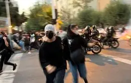 چرا جوانان سطل آشغال آتش می‌زنند؟