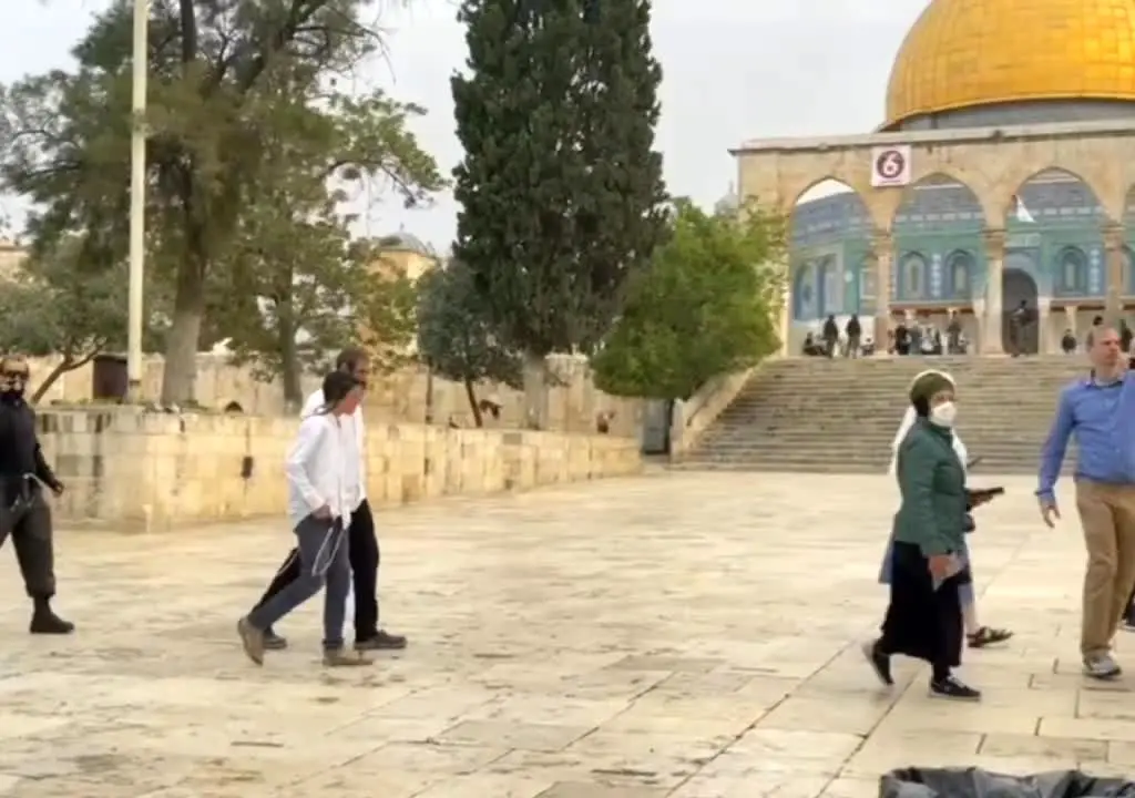 ببینید | حمله صهیونیست‌ها به مسجدالاقصی برای سومین روز متوالی 