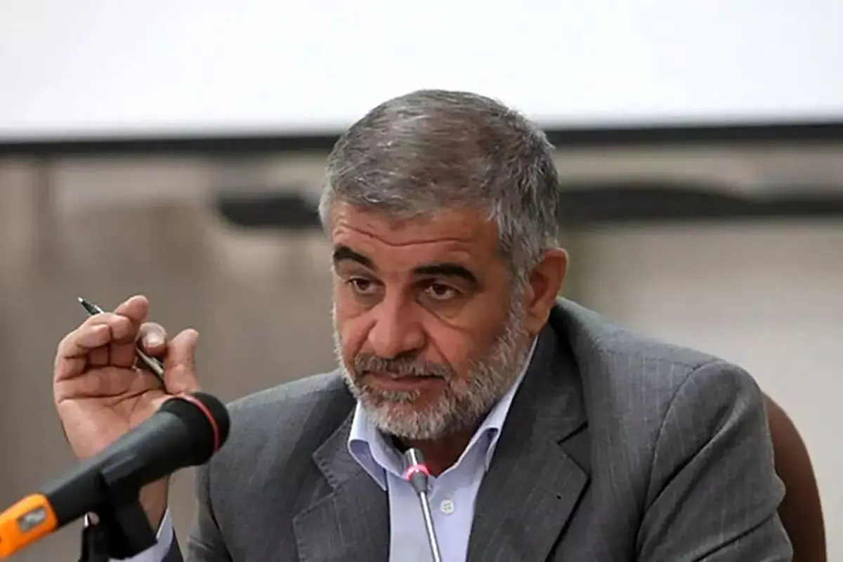 نماینده مجلس: رئیس جمهور فرانسه با عجوزه ای نشست