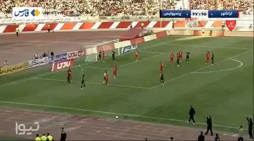 سنگ‌پراکنی برخی تماشاگران  در تبریز در بازی تراکتور و پرسپولیس/فیلم