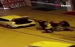 برخورد شوکه‌کننده مرد با زن جوان در خیابان!

