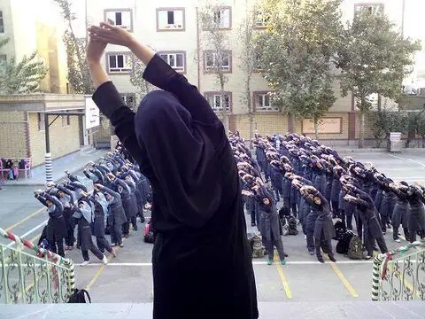 حرکت جنجالی یک معلم در مدرسه فضای مجازی را ترکاند + فیلم