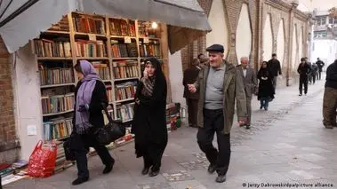 سرانه مطالعه در ایران 16 دقیقه و 32 ثانیه / مطالعه اینستاگرام 8 ساعت چرخ زدن در کتاب...؟