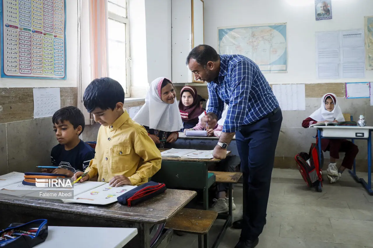 ساعت کار معلمان و  مدارس وتغییر می کند