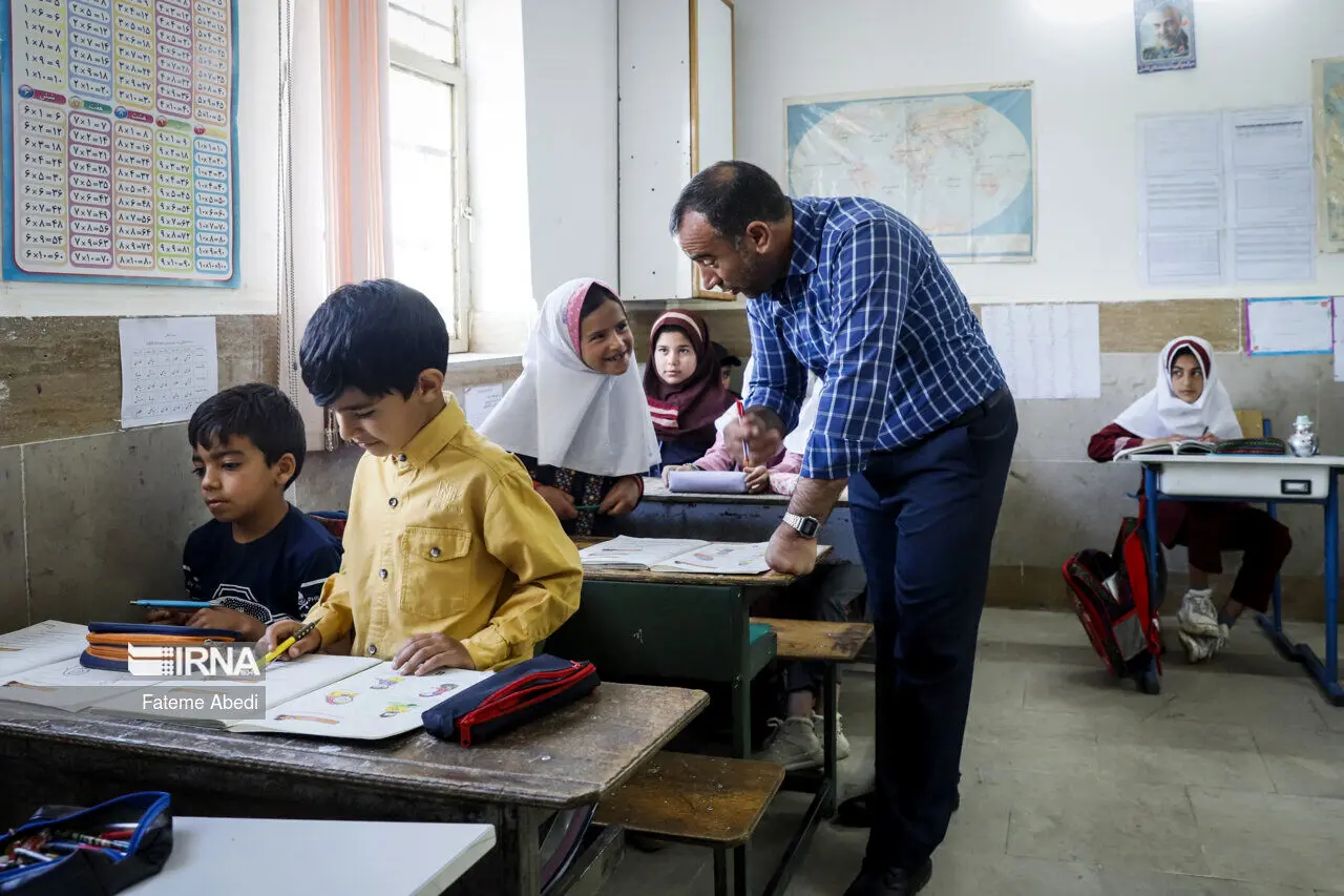 ساعت کار معلمان و  مدارس وتغییر می کند
