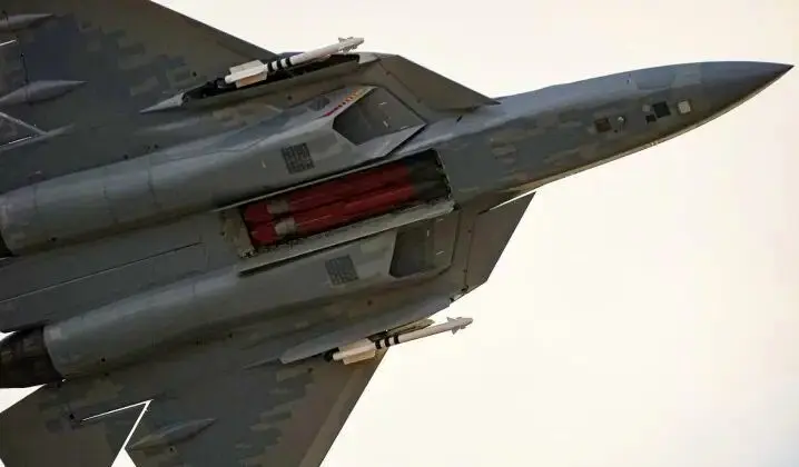 پرواز سوخو ۳۵ روسیه به سوی ایران؛ سوخو ۵۷ در آشیانه ها ماندند