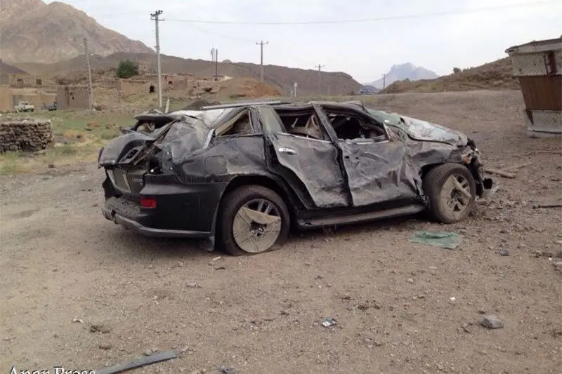 ببینید| لحظه وحشتناک چپ کردن خودرو وسط جاده