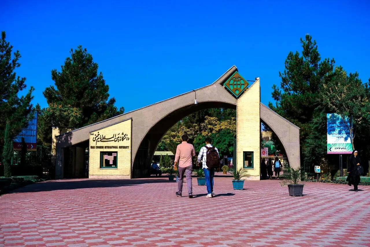 جزئیات جدید از ماجرای جنجالی برخورد فیزیکی استاد معارف با دختر دانشجو | حجت‌الاسلام براری از دانشجو دلجویی کرد