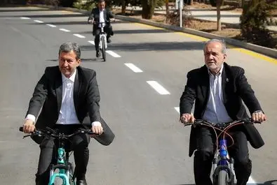 پزشکیان دوچرخه سوار شد