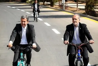 پزشکیان دوچرخه سوار شد