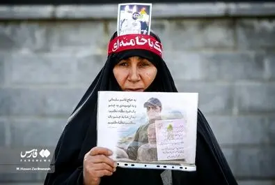تجمع برخی زنان مقابل مجلس در اعتراض به وضعیت حجاب
