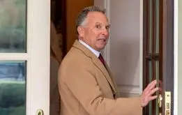 ماجرای اهدای فرش نفیس ابریشمی به ویتکاف توسط عراقچی+ عکس
