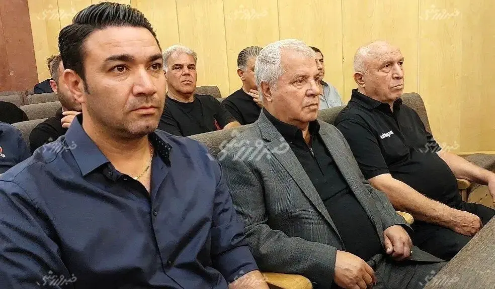 سرمربی استقلال در آغوش علی پروین +عکس