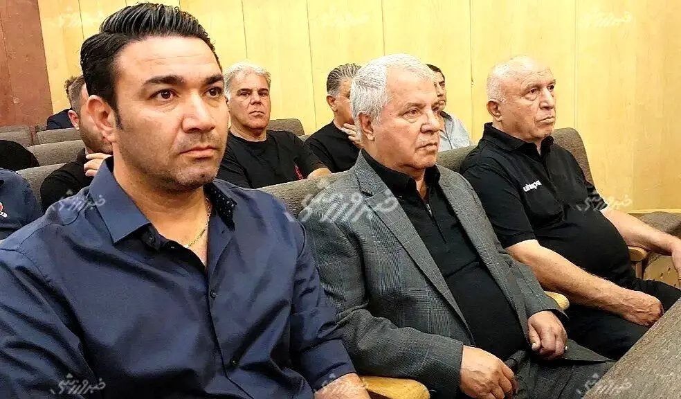 سرمربی استقلال در آغوش علی پروین +عکس