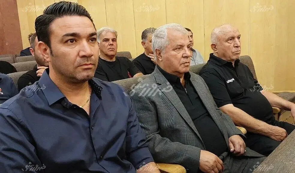 سرمربی استقلال در آغوش علی پروین +عکس