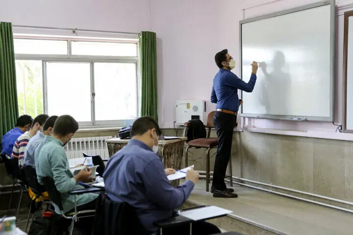 واکنش تند به ارزیابی فصلی معلمان/ ابتدا هر سه ماه سطح رئیس جمهور، وزرا و استانداران را بررسی می کنید