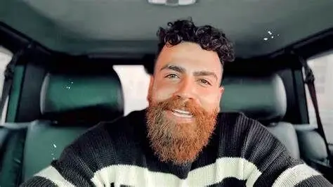 بدل معین زد که با خودش مو نمی‌زند!