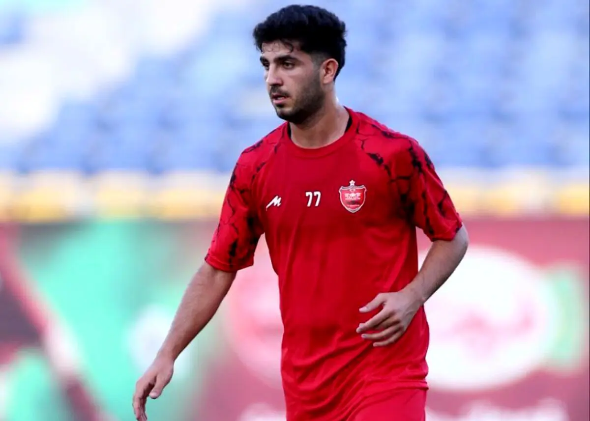 صحنه‌ی اخراج بازیکن پرسپولیس مقابل تراکتور