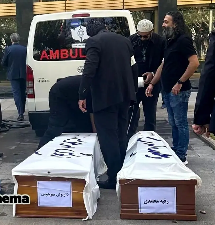 استایل خاص پدر روح‌الله زم در مراسم داریوش مهرجویی