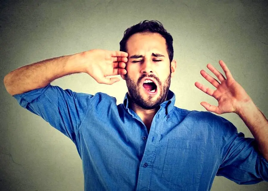 خمیازه کشیدن طولانی نشانه چیست؟