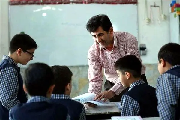 تجمع معلمان شاغل و بازنشسته در برخی شهرها