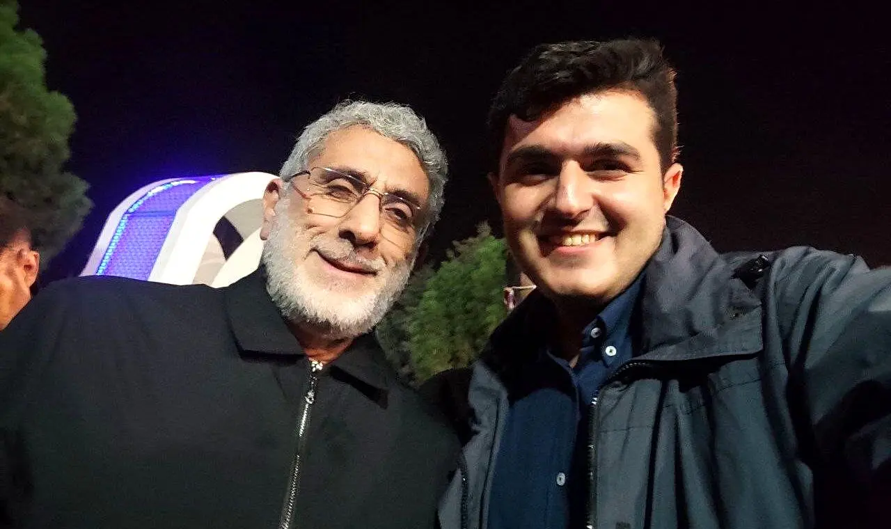 تصاویری از سردار قاآنی با لباس غیرنظامی در یک مراسم
