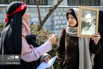 تجمع برخی زنان مقابل مجلس در اعتراض به وضعیت حجاب