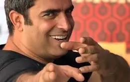 پوستر تبلیغاتی منوچهر هادی جنجالی شد