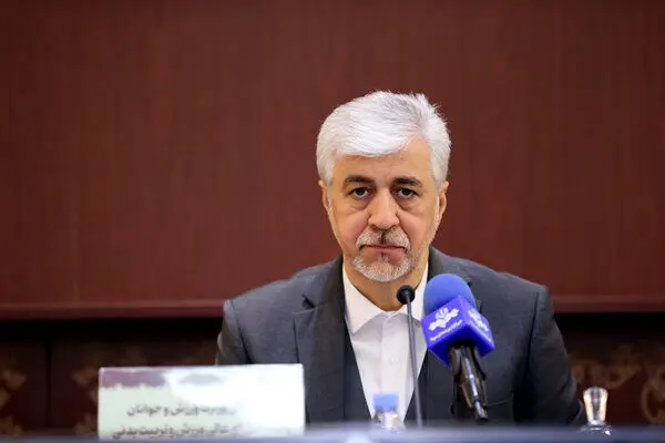 انتقاد تند وزیر ورزش به اتفاقات غیرفرهنگی در همایش خودروهای کلاسیک
