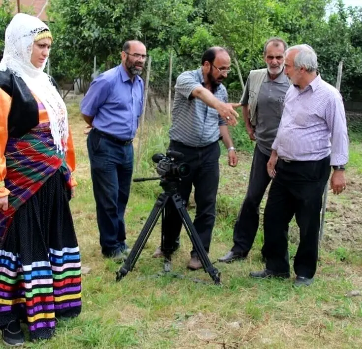 عکس یادگاری بازیگران سریال پایتخت در پشت‌صحنه


