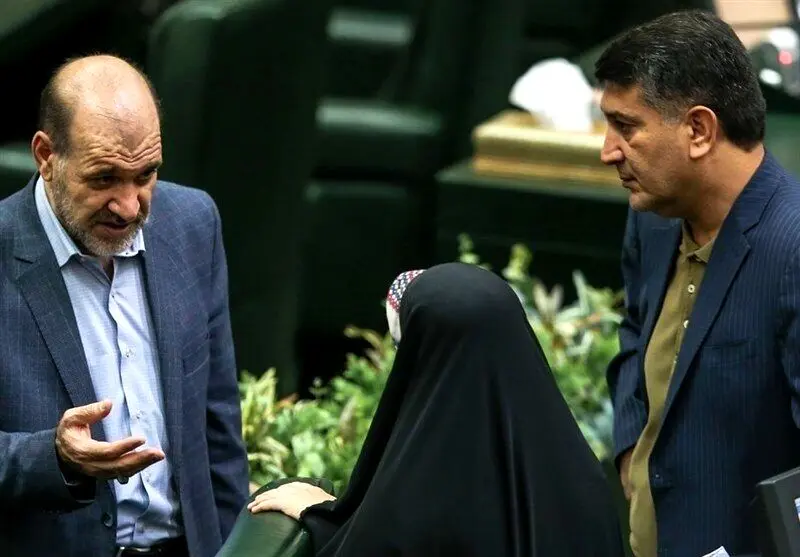 آزادی زودتر از موعد دو نماینده مجلس از زندان / حضور در مجلس ختم