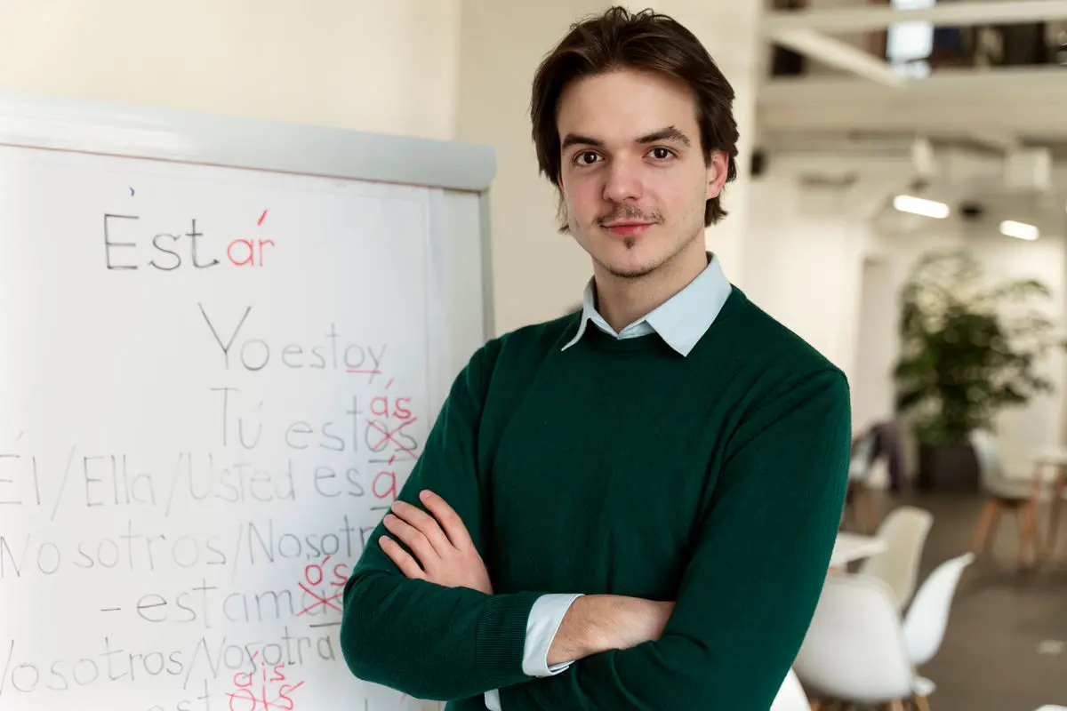 حقوق معلم زبان در آموزشگاه چقدر است؟ 