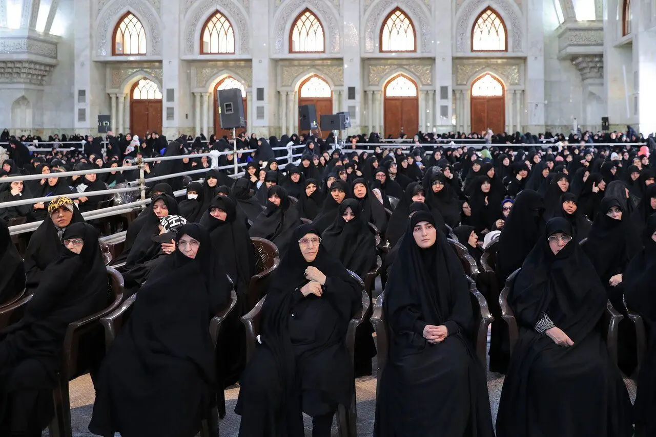 عکسی تازه از دختر امام در کنار زینب سلیمانی
