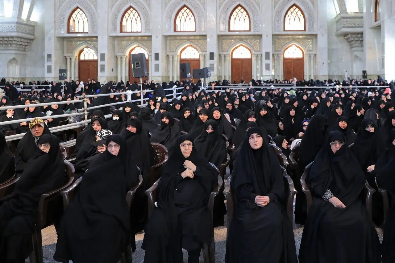 عکسی تازه از دختر امام در کنار زینب سلیمانی

