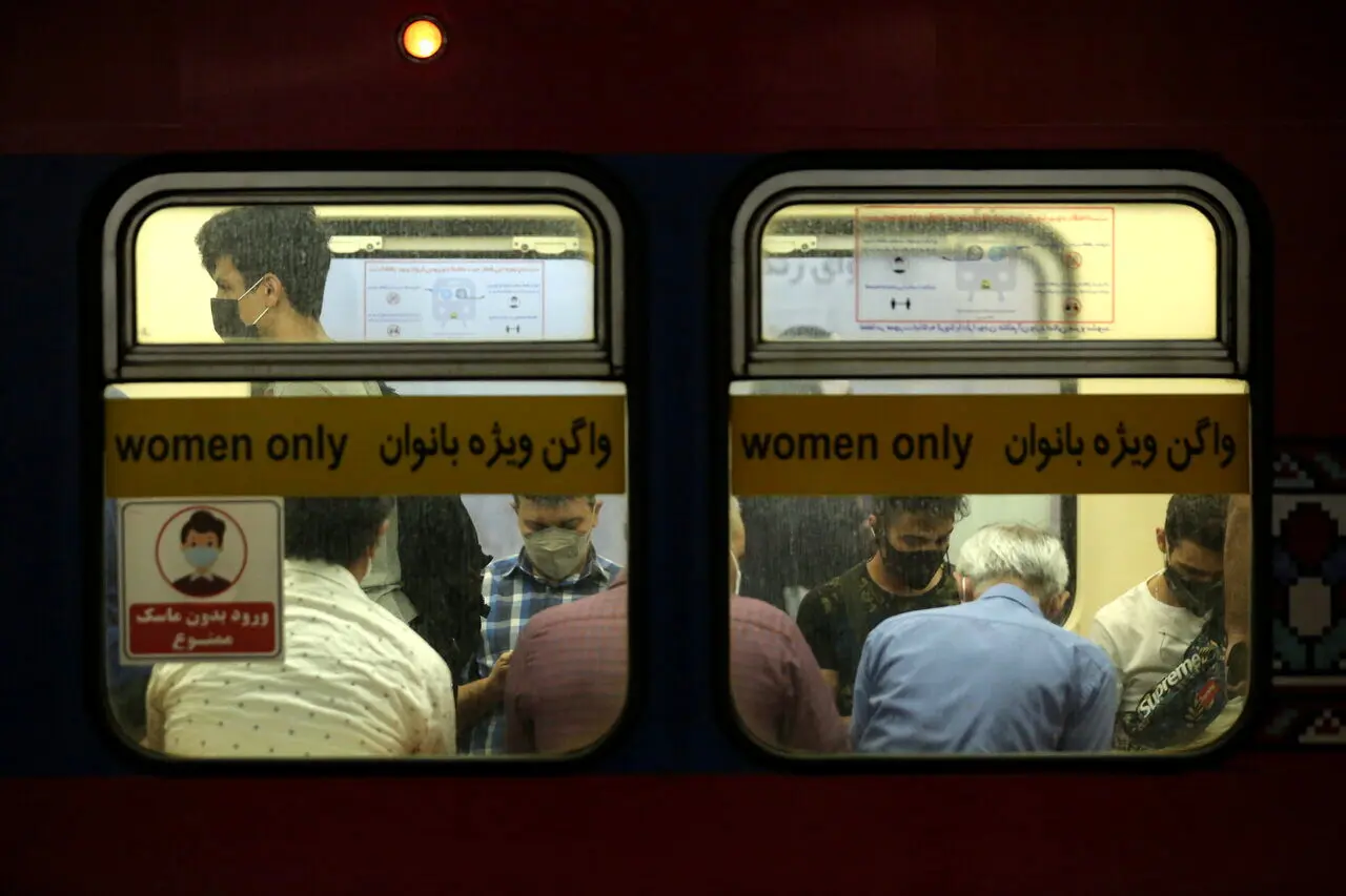 واکنش مردم به اجرای طرح عفاف و حجاب در مترو/ 600 نفر باحجاب شدند