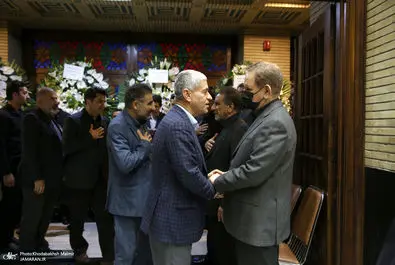 مراسم ترحیم مادر اسحاق جهانگیری