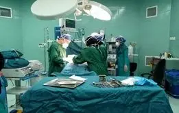 ورود به اتاق عمل با آرایش و لاک ممنوع!