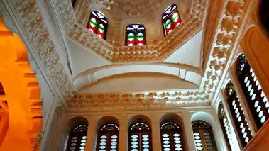 به خانه زیبای آقازاده ثروتمند قجری خوش آمدید! + فیلم
