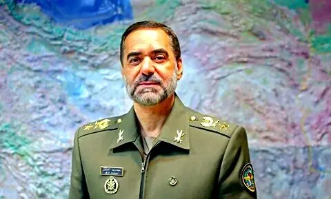 واکنش وزیر دفاع به شایعه تولید مشترک ناو با روسیه