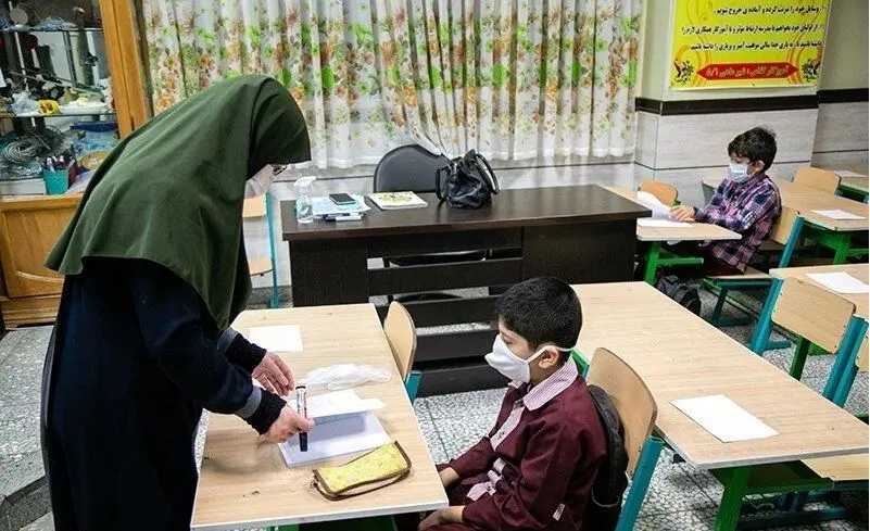 یک اتفاق خطرناک / آموزش و پرورش شرط «فاصله‌گذاری فیزیکی» دانش آموزان را حذف کرد