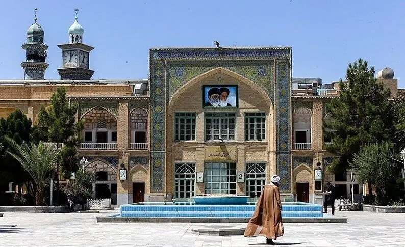 حمله افراد ناشناس به حوزه آیت‌الله یثربی کاشان + تصویر