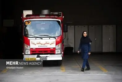 خانم آتش نشان زنان آتش نشان