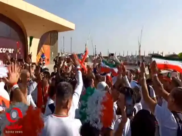 هواداران ایرانی حاضر در استادیوم قبل از بازی با انگلیس + فیلم