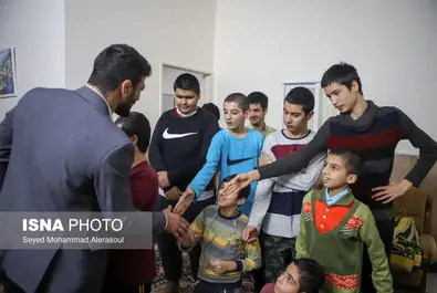 حسن یزدانی در آسایشگاه معلولین ذهنی شهید بهشتی مشهد