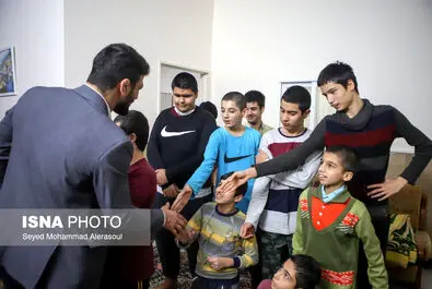 حسن یزدانی در آسایشگاه معلولین ذهنی شهید بهشتی مشهد