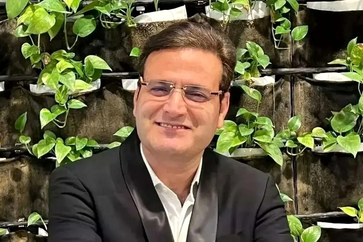 عبدالله مومنی متهم شد