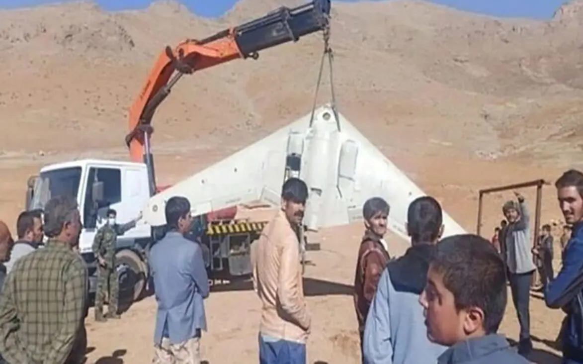 آخرین اخبار و جزئیات جدید فرود اضطراری یک پهپاد در کوهرنگ +  و ویدئو
