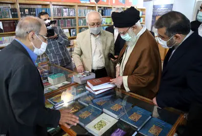 رهبر انقلاب در نمایشگاه کتاب