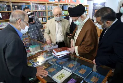 رهبر انقلاب در نمایشگاه کتاب